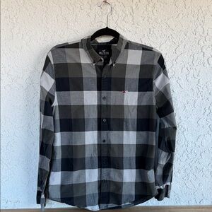 Hollister Men's Checkered Black and Gray Shirt
